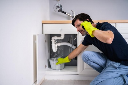 Comment identifier efficacement une fuite d'eau cachée dans votre maison ?
