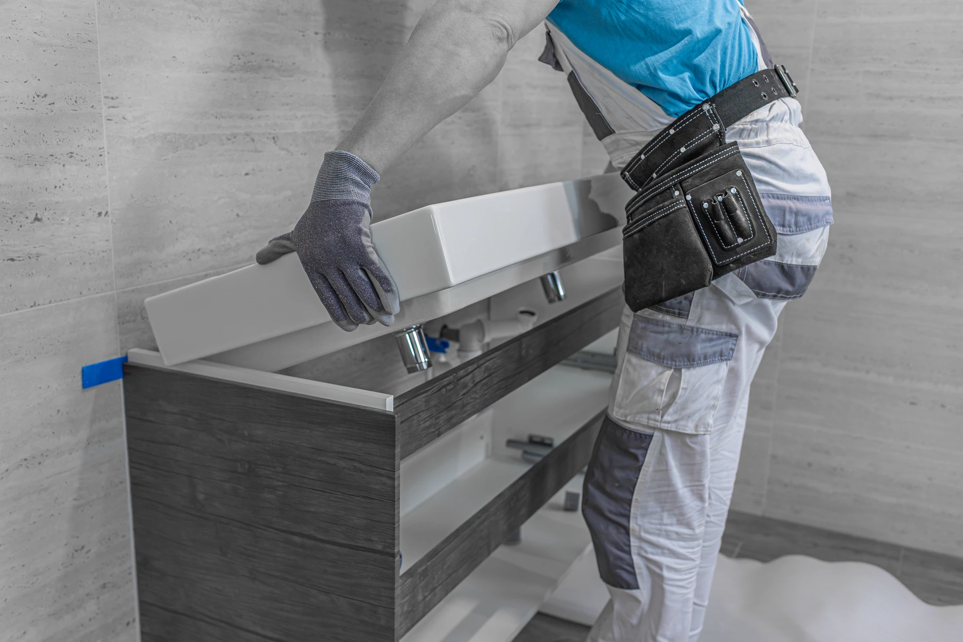 Produit de plomberie sanitaire sur fond blanc neutre